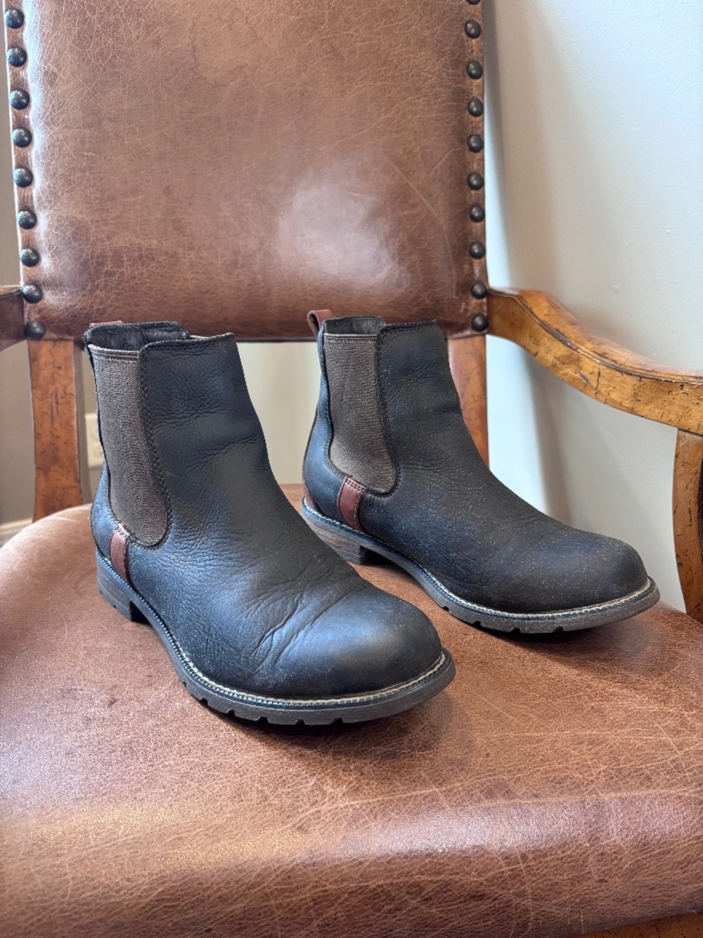Size 8.5B (39) leather Ariat Wexford waterproof Chelsea boots